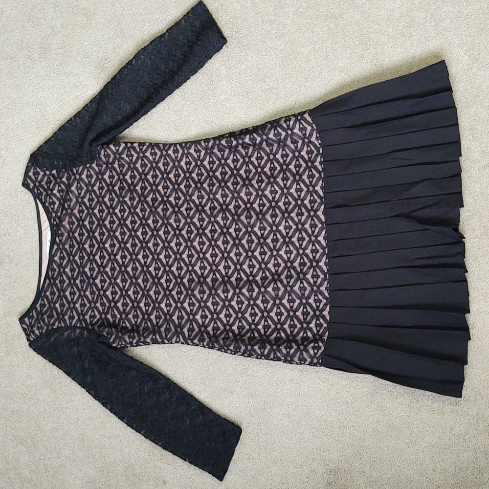 VGUC Badgley Mischka black lace dress with pleated drop waist skirt